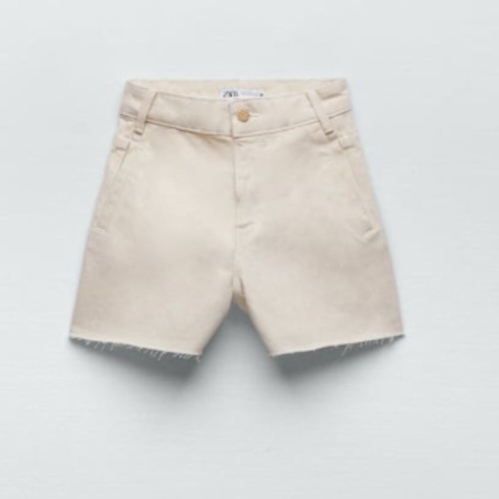 Z1975 GOLD BUTTON DENIM SHORTS Ecru in size 28/size 6